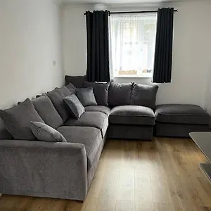 A Luxurious 3 Bed-terrance House Holiday home