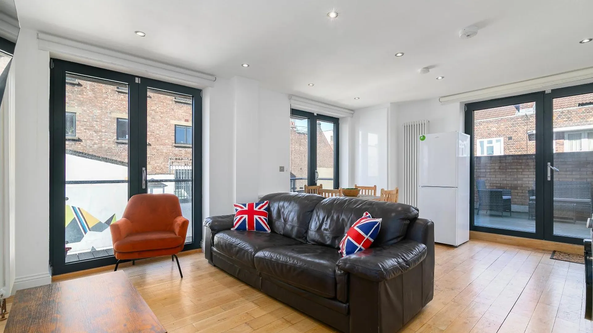 London Hoxton Shoreditch 2 Bed 2 Bath Roof Terrace contacts